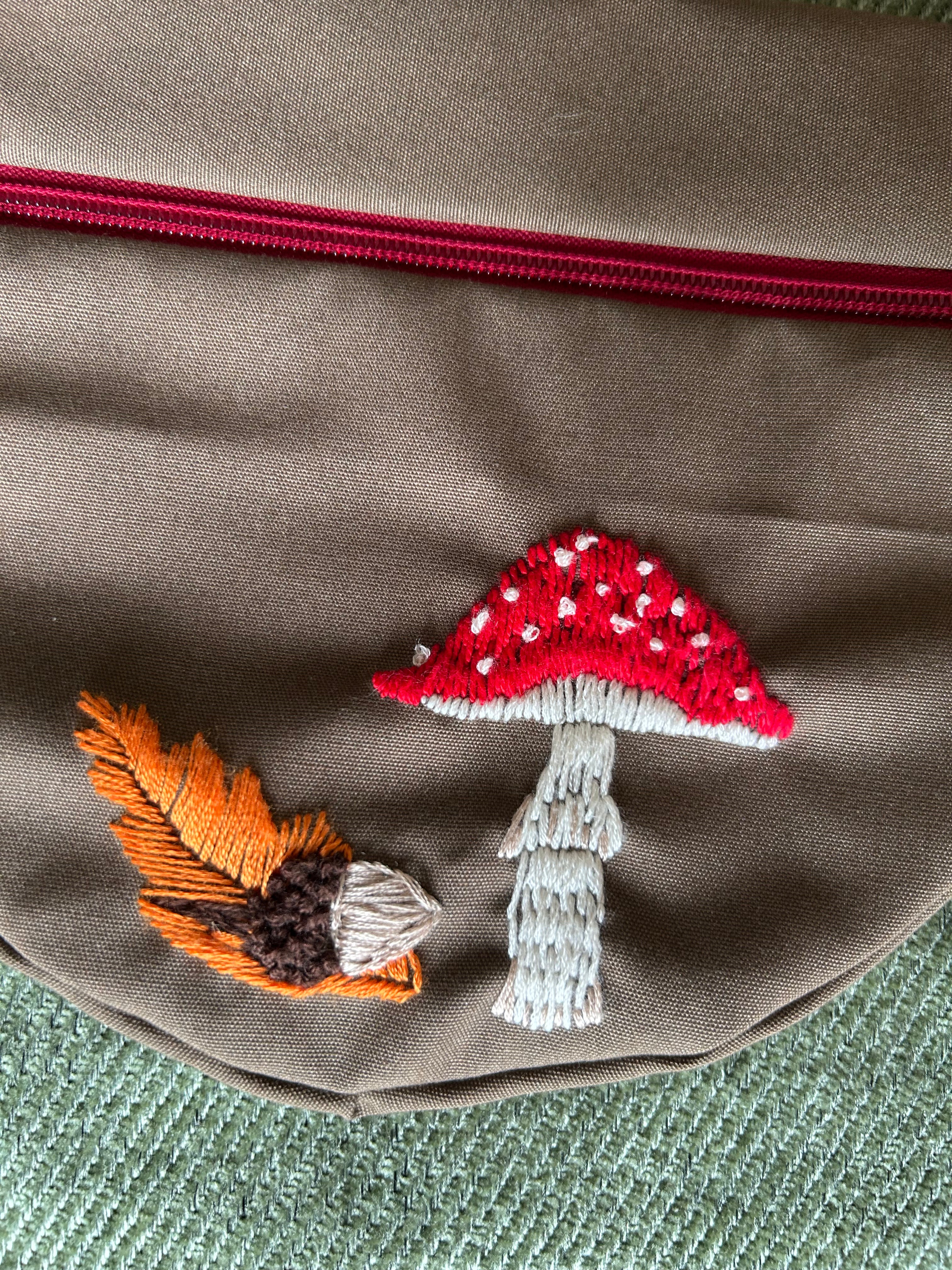 Sac banane brodé champignon